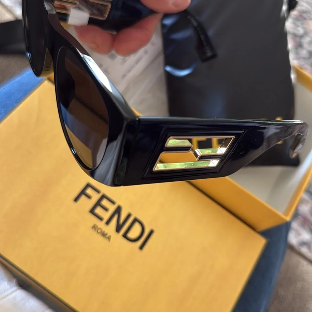 Fendi ROMA Black Sunglasses Sleek Modern Design Women's Baguette Oval Sunglasses - Picture 12 of 13